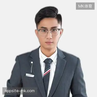 何俊